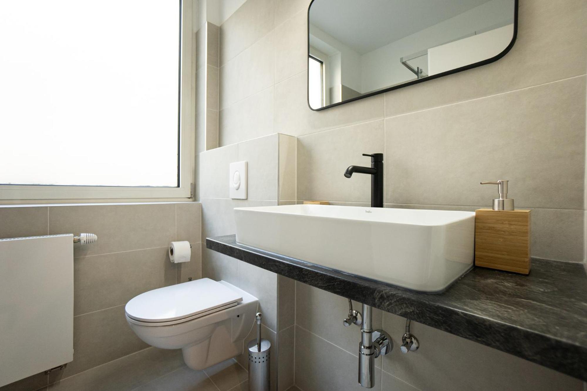 Spacious In Prime Location With Queen Bed Apartment Vienna