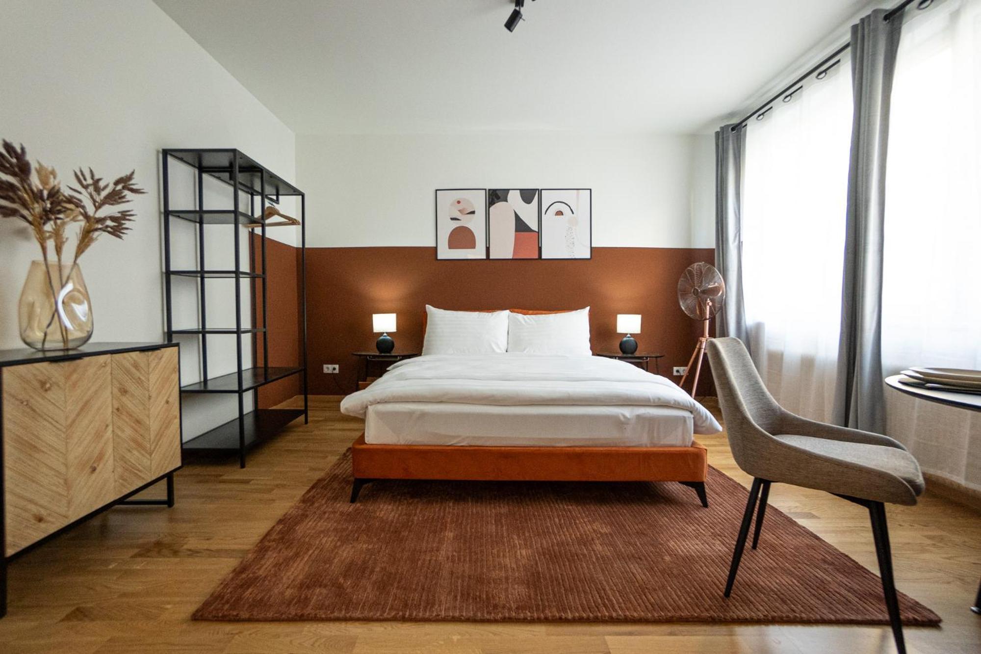 Apartment Spacious In Prime Location With Queen Bed *