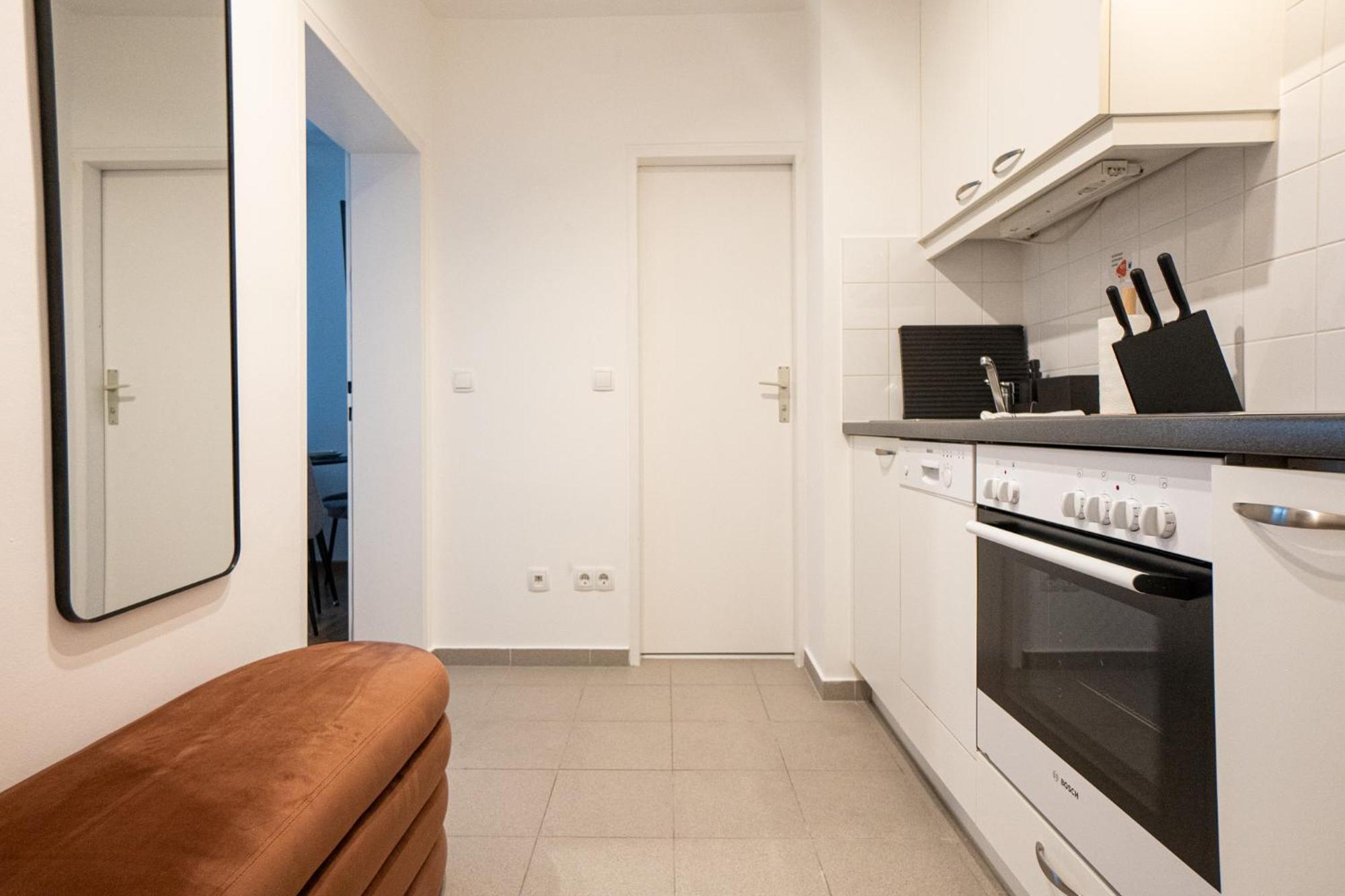 Spacious In Prime Location With Queen Bed