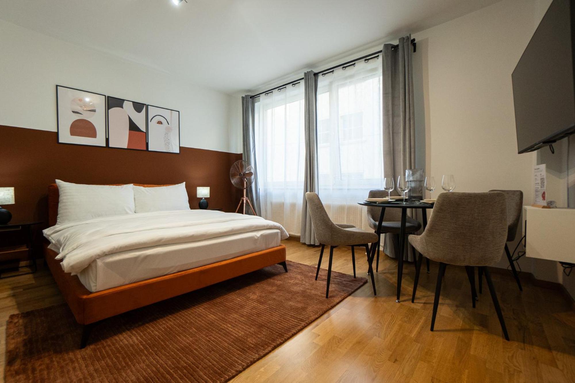 Apartment Spacious In Prime Location With Queen Bed *