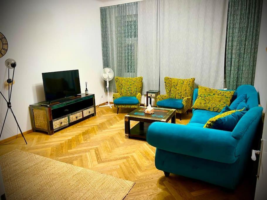 Apartment Super