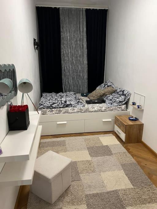 Apartment Super *