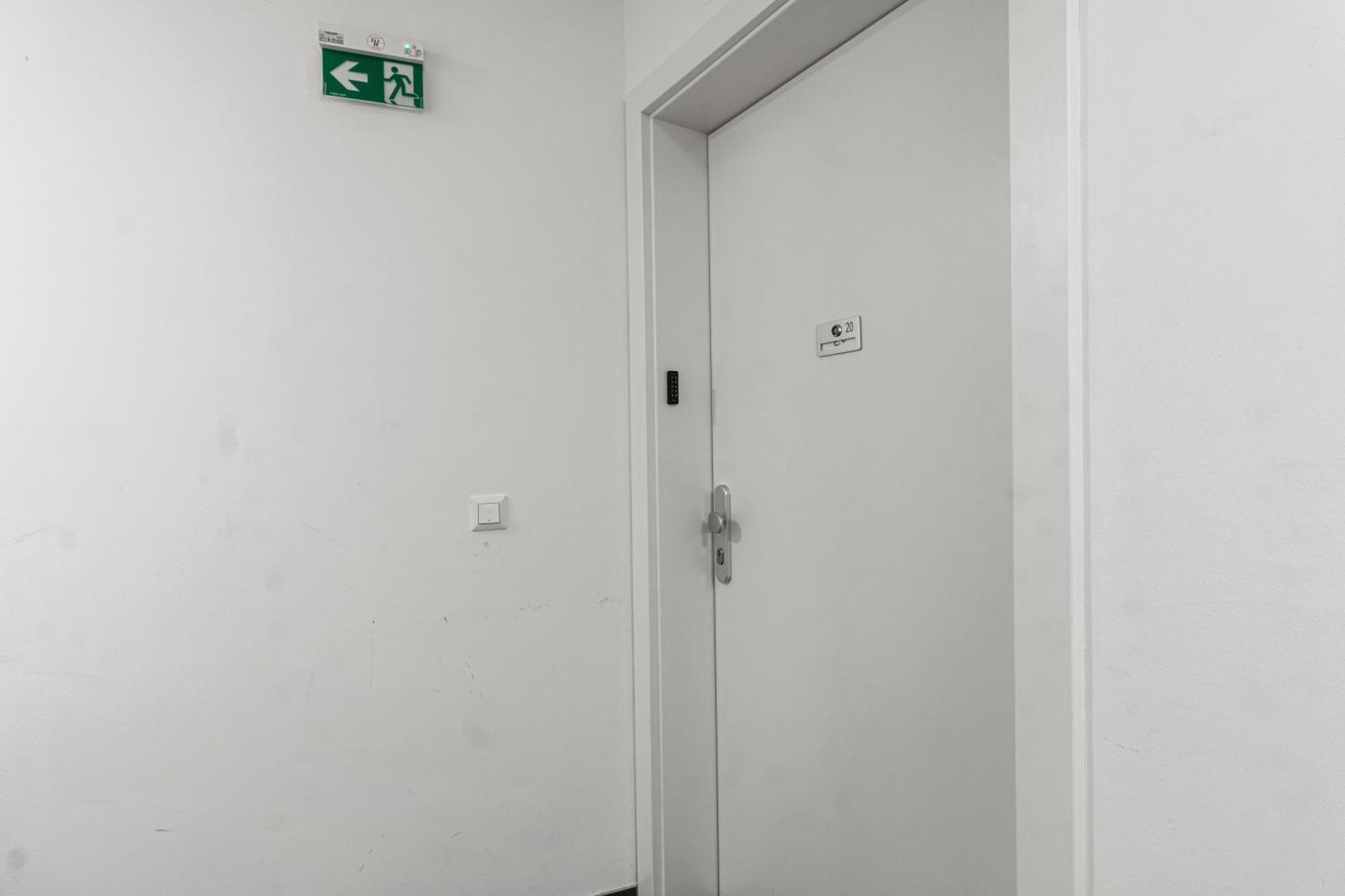 Free Parking I Balcony I 5 Min To Train Station Apartment Wien
