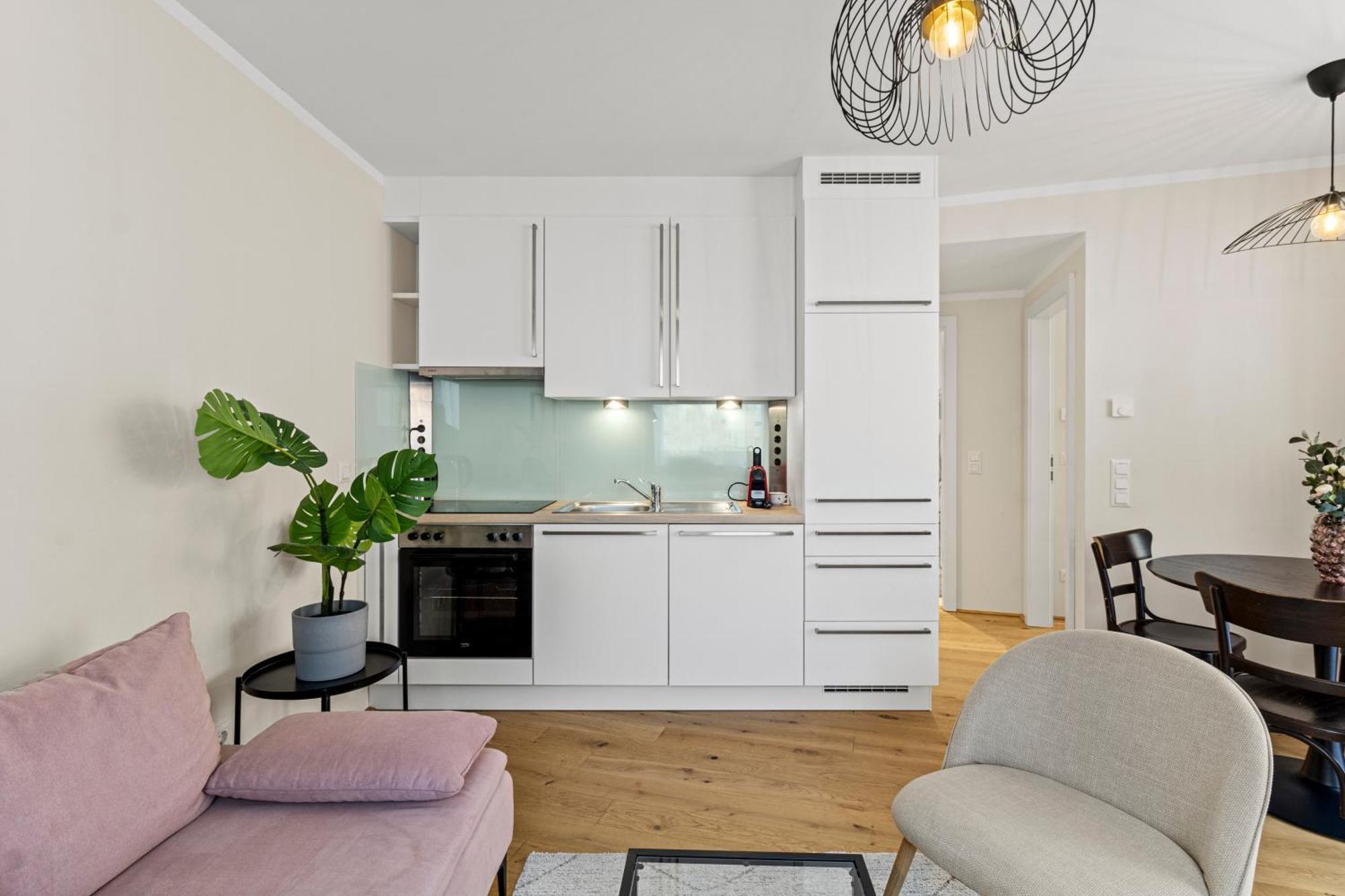 Apartment Free Parking I Balcony I 5 Min To Train Station Wien