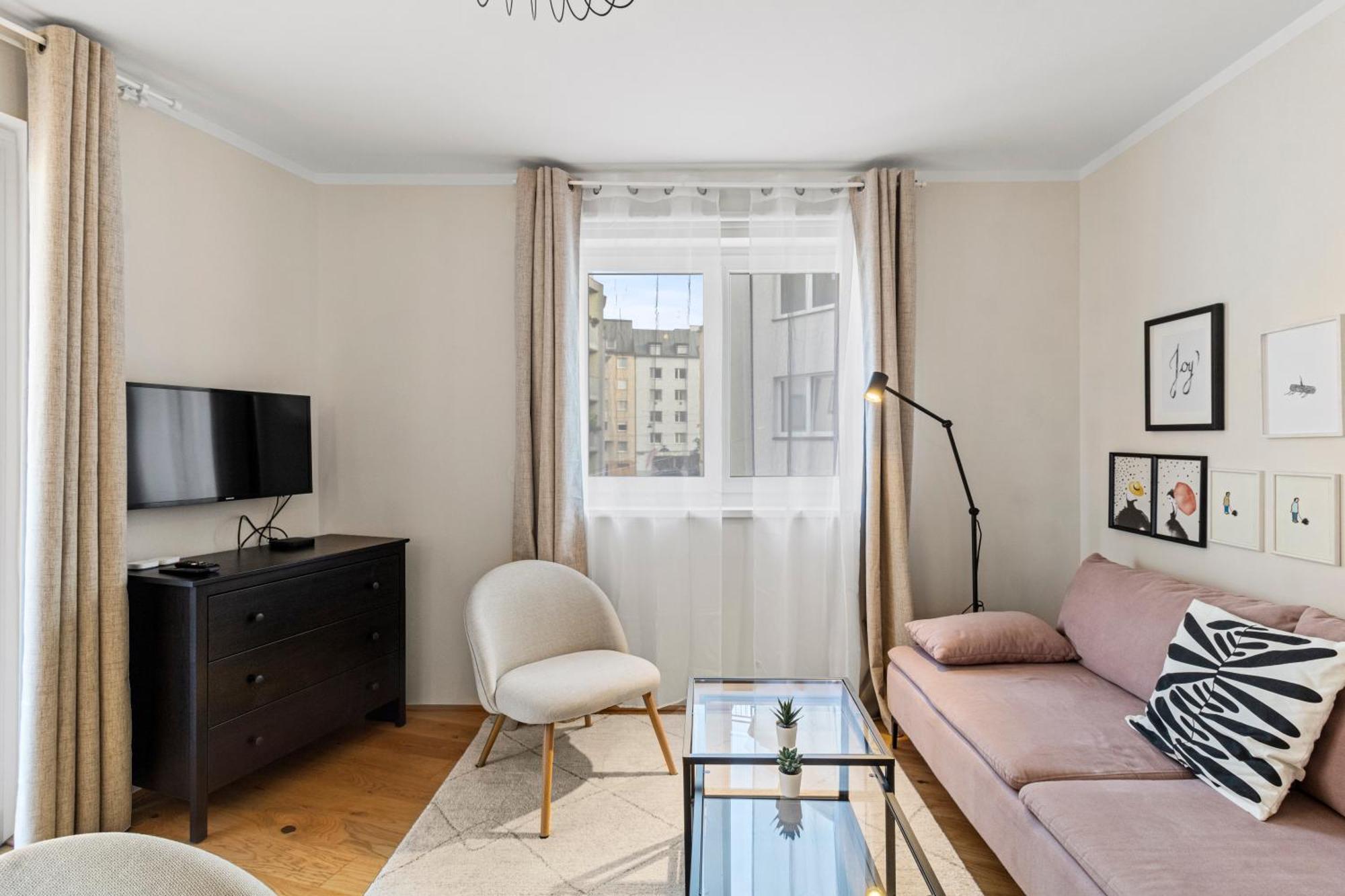 Free Parking I Balcony I 5 Min To Train Station Wien