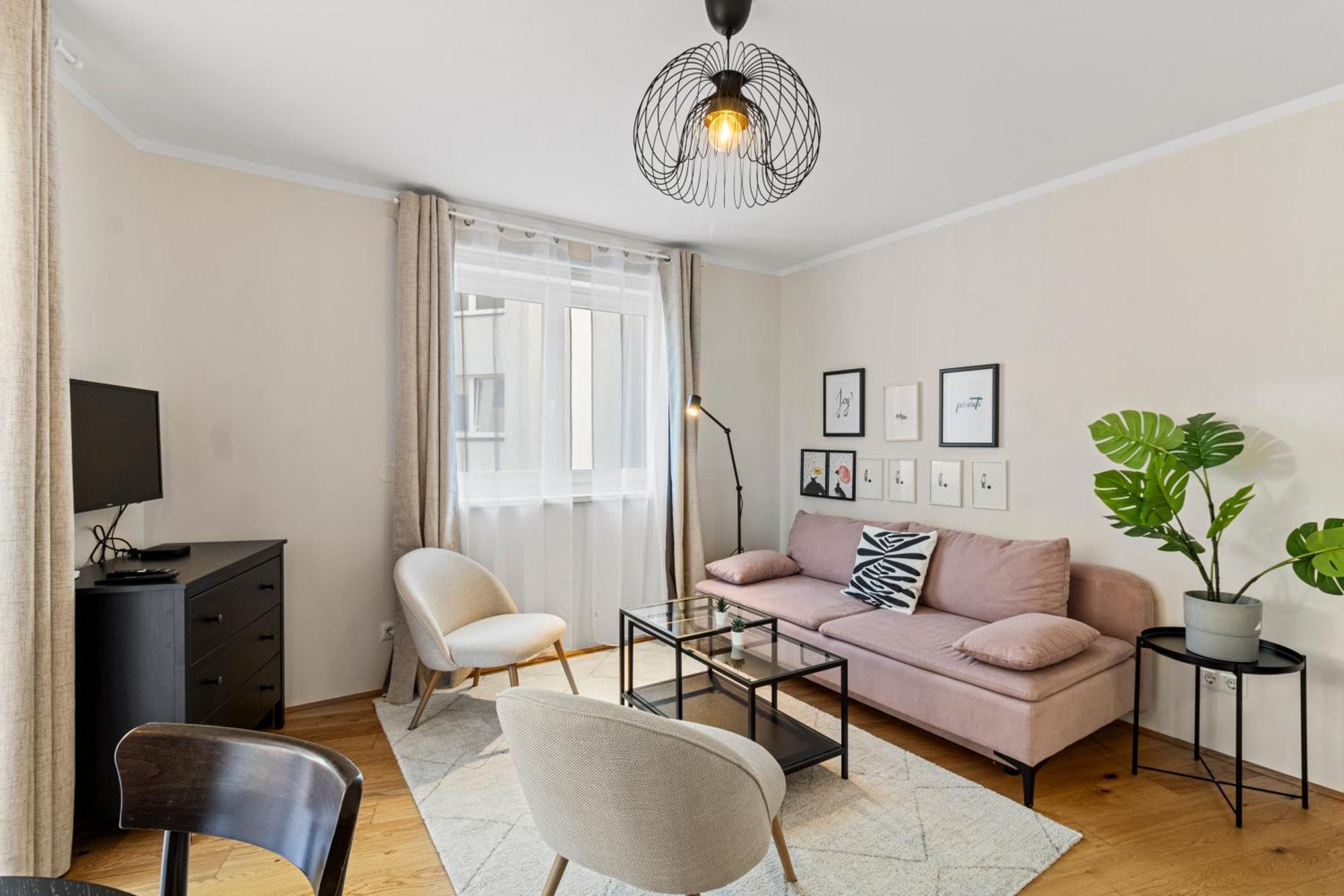 Apartment Free Parking I Balcony I 5 Min To Train Station *