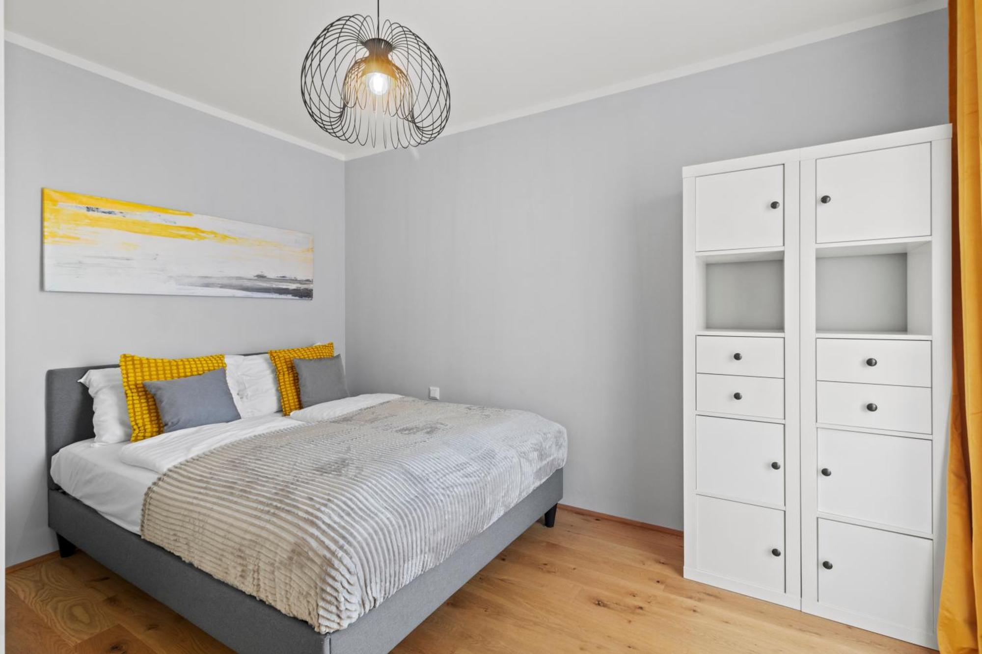 Apartment Free Parking I Balcony I 5 Min To Train Station *