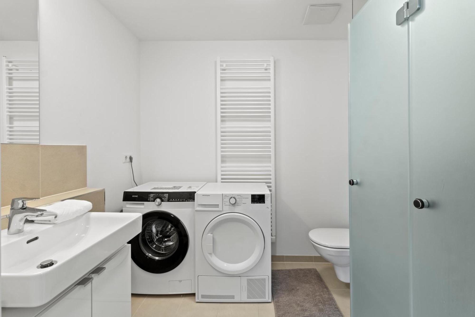Free Parking I Balcony I 5 Min To Train Station Wien