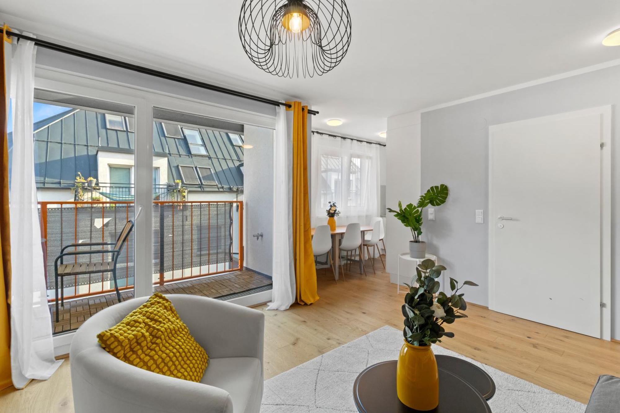 Free Parking I Balcony I 5 Min To Train Station Apartment