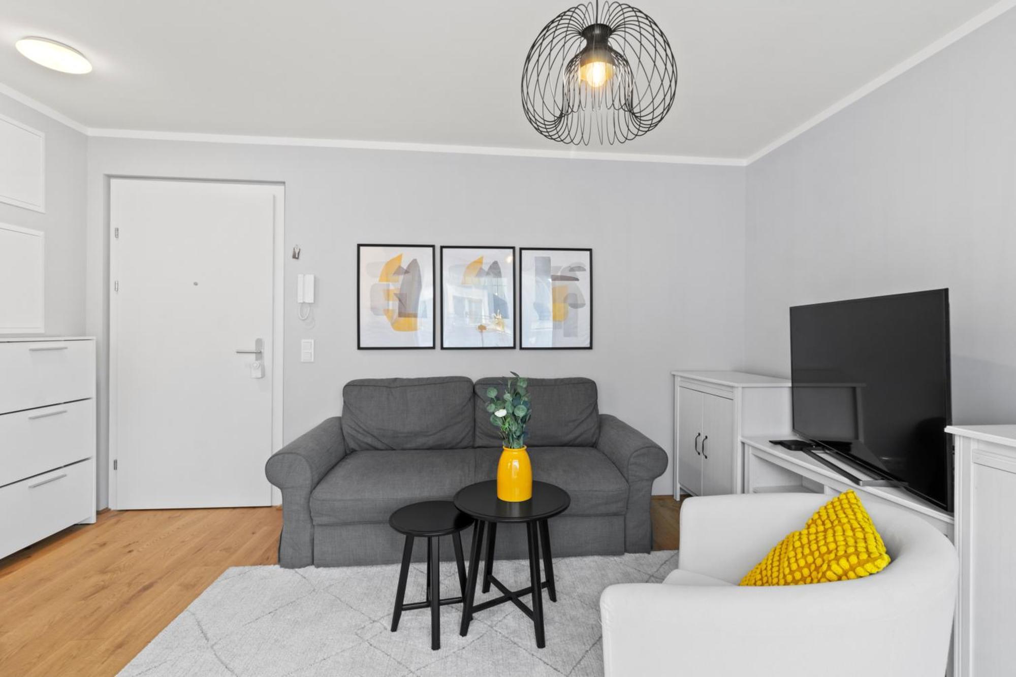 Apartment Free Parking I Balcony I 5 Min To Train Station