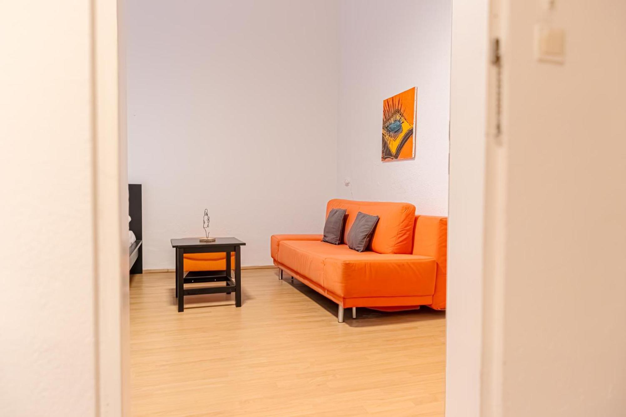 Apartment Chic - Very And Well Connected