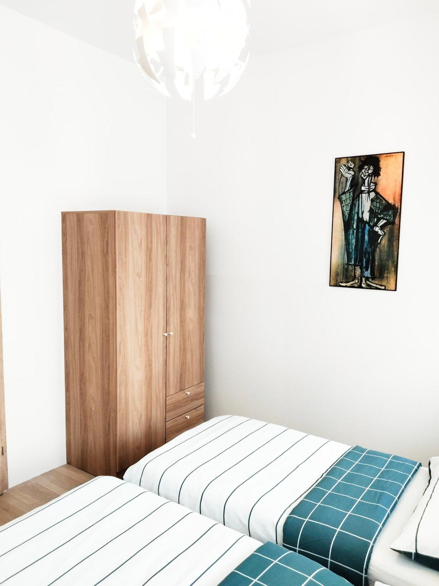Hostel Favorit-rooms Direkt Metro-u1 Connection To Centralstation And City-center