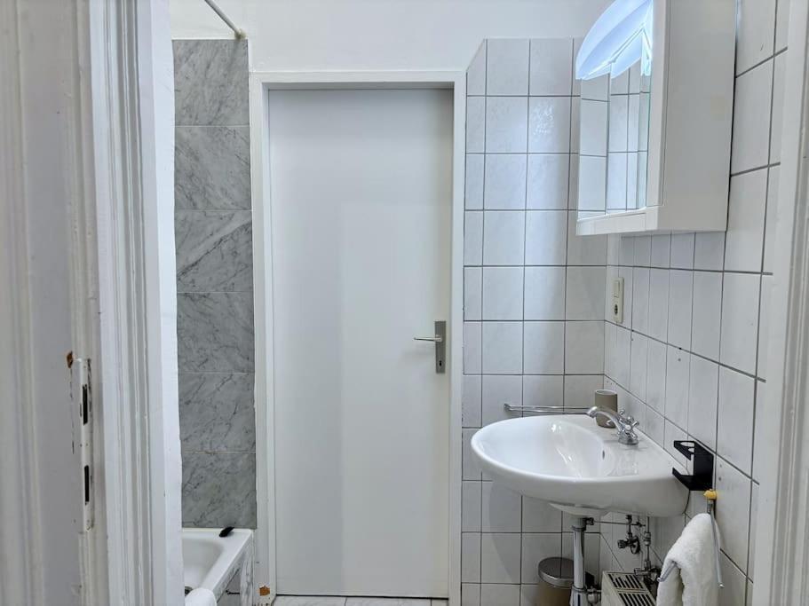 10 Minutes To Mariahilfer Strasse I Naehe Zentrum Apartment *