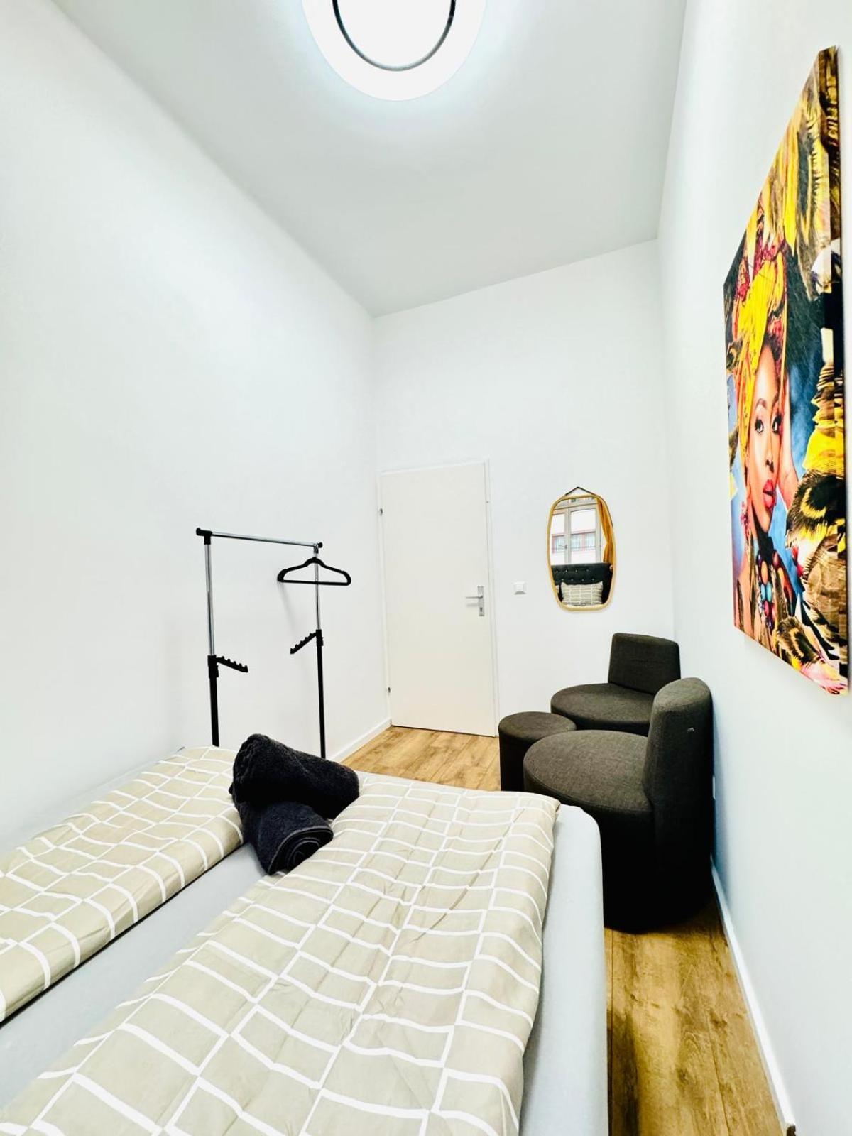 Cozy 9br Shared Apartment, Only 12min Walk To Augarten Apartment *