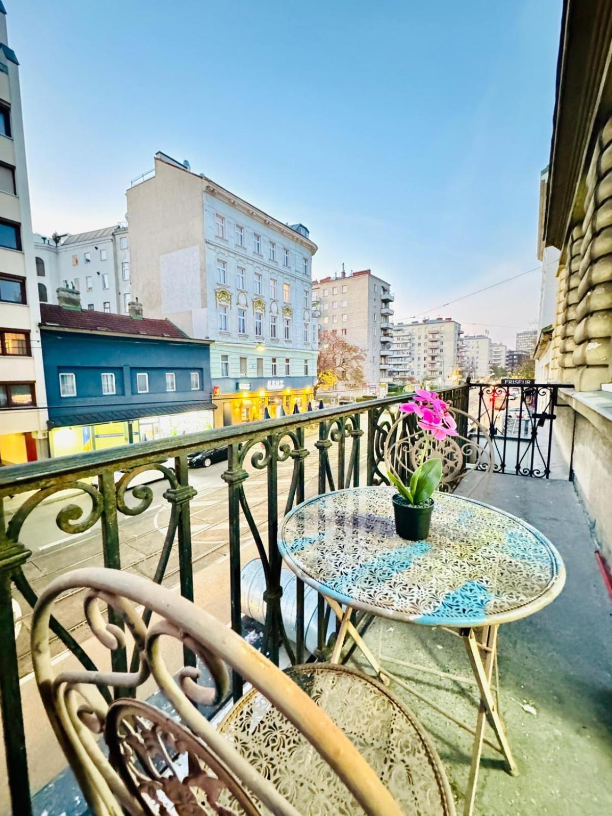 Cozy 9br Shared Apartment, Only 12min Walk To Augarten Apartment