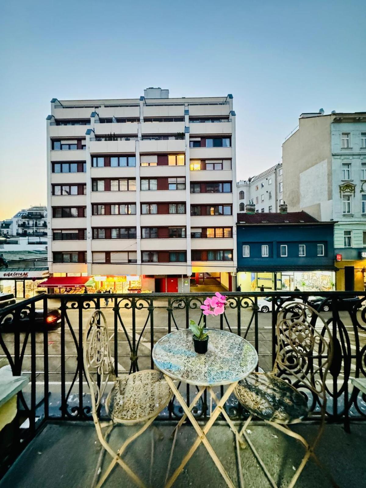 Cozy 9br Shared Apartment, Only 12min Walk To Augarten Apartment *
