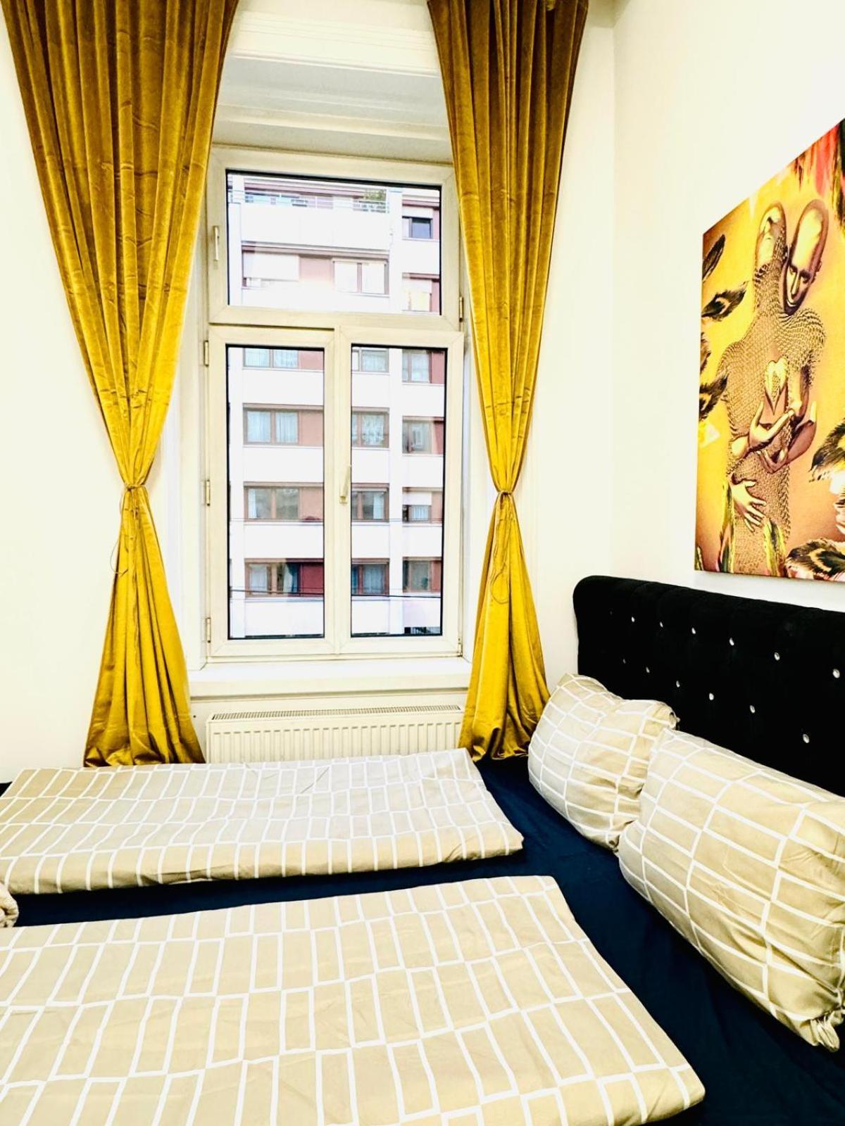 Cozy 9br Shared Apartment, Only 12min Walk To Augarten Apartment
