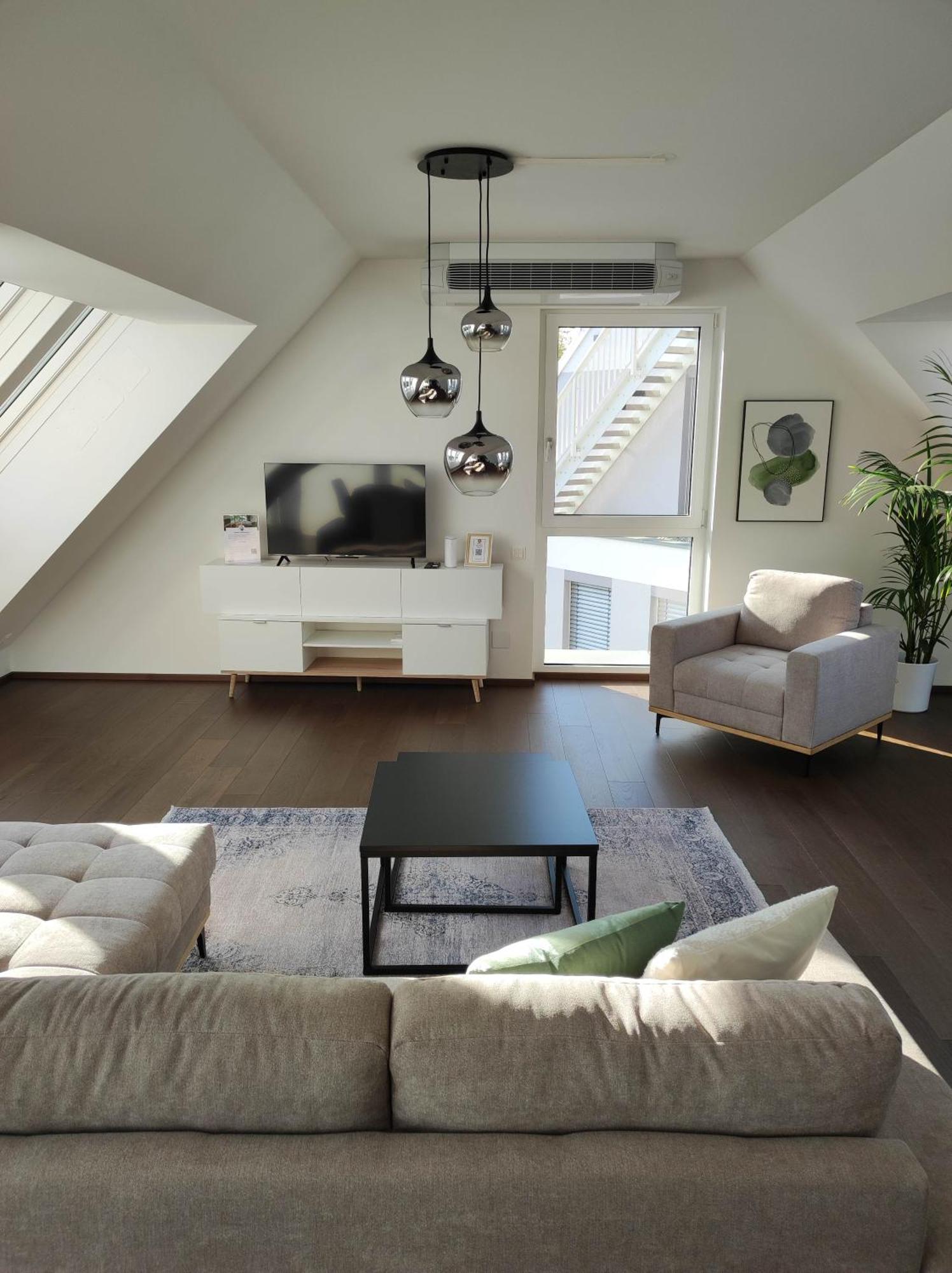 Luxus Penthouse Gegenueber International Centre Und Kaiserwasser