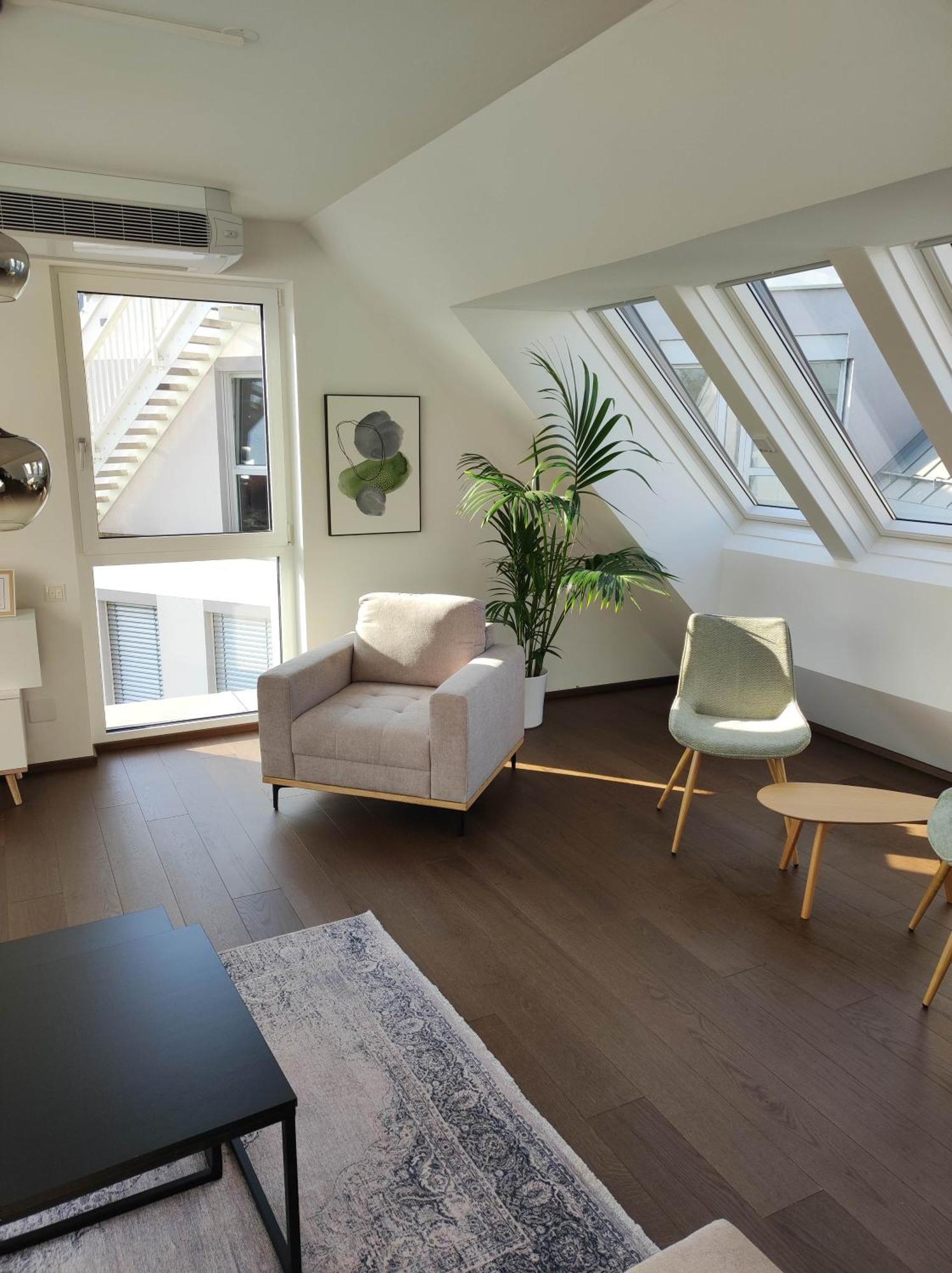Luxus Penthouse Gegenueber International Centre Und Kaiserwasser