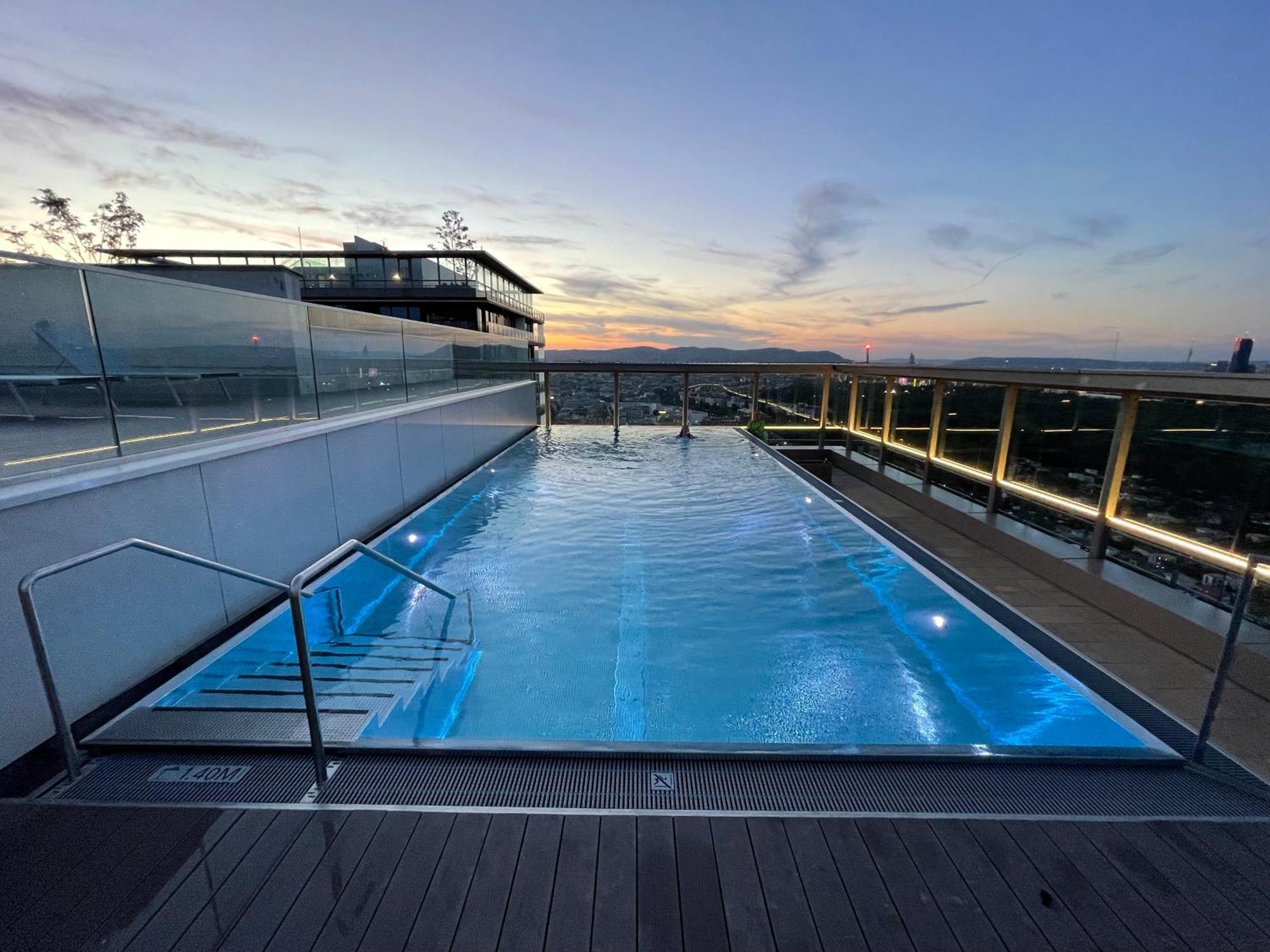 Apartment Luxury With View Over And Pool Vienna
