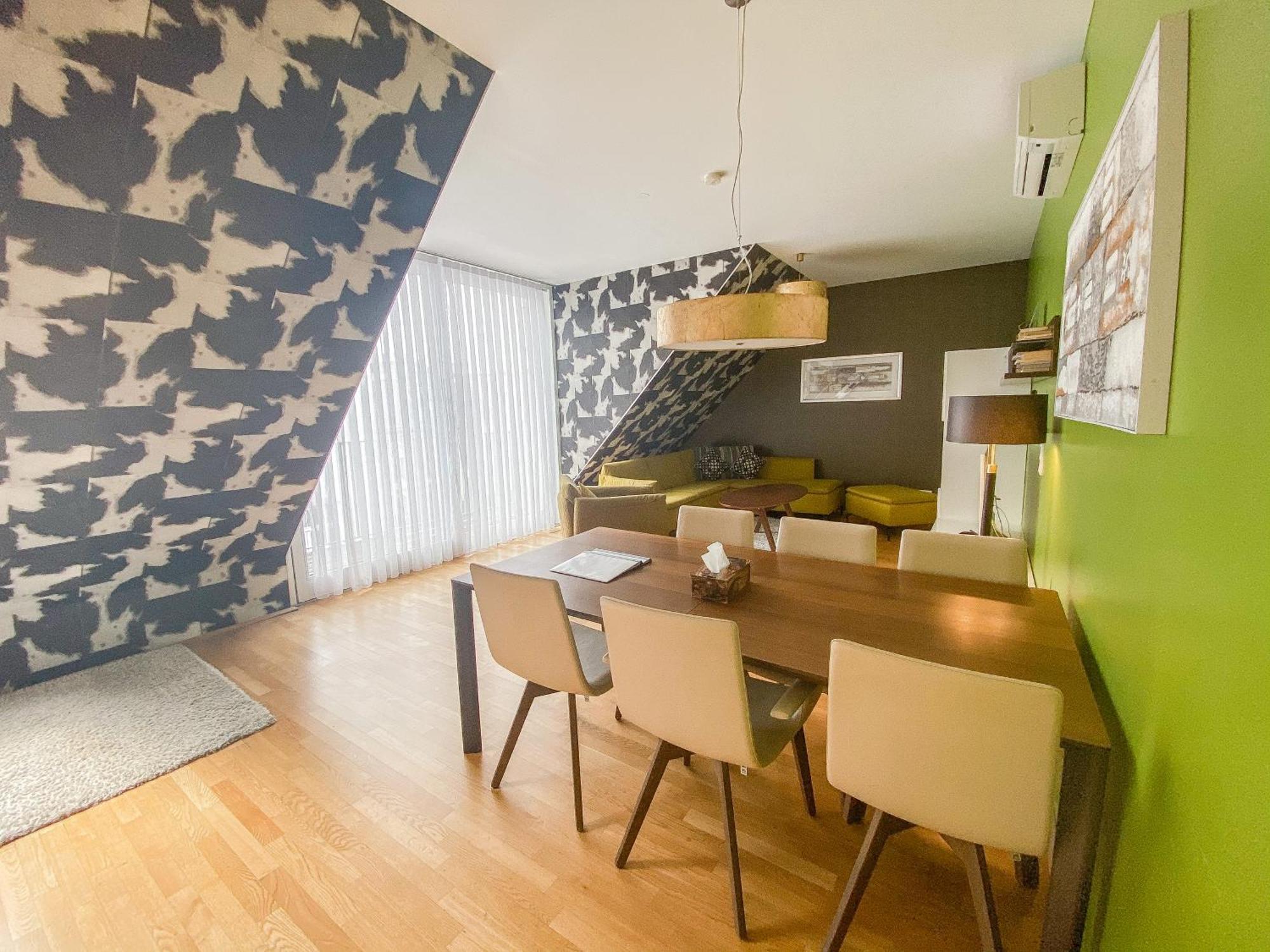 Abieshomes Serviced - Votivpark Apartment