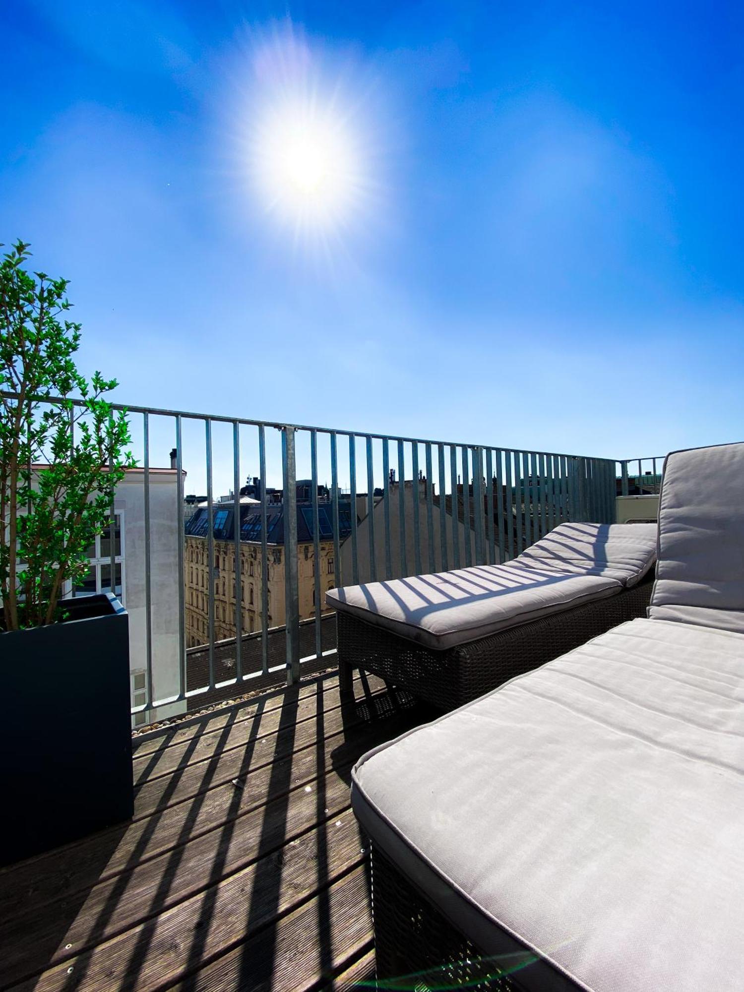 Abieshomes Serviced - Votivpark Apartment *