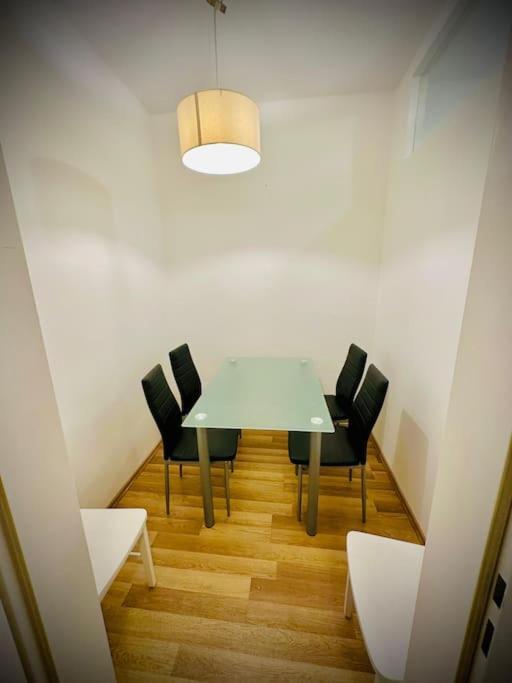 Spacious 2br Apt, Only 10min To Westbahnhof * Vienna