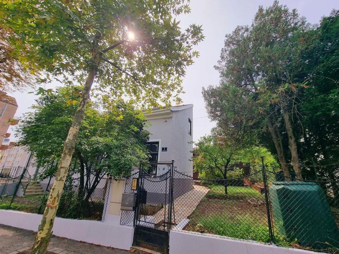 Apartment A&m