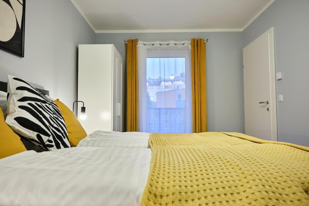 Apartment Free Parking I Balcony I 5 Min To Train Station *