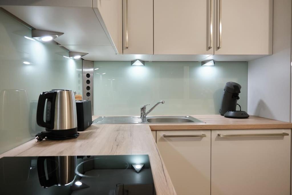 Apartment Free Parking I Balcony I 5 Min To Train Station Wien
