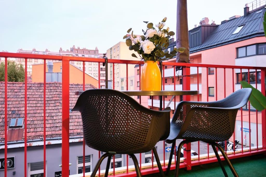 Free Parking I Balcony I 5 Min To Train Station Wien