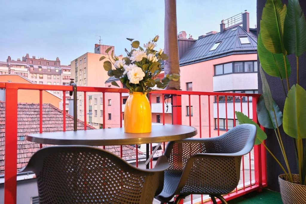 Free Parking I Balcony I 5 Min To Train Station Apartment Wien