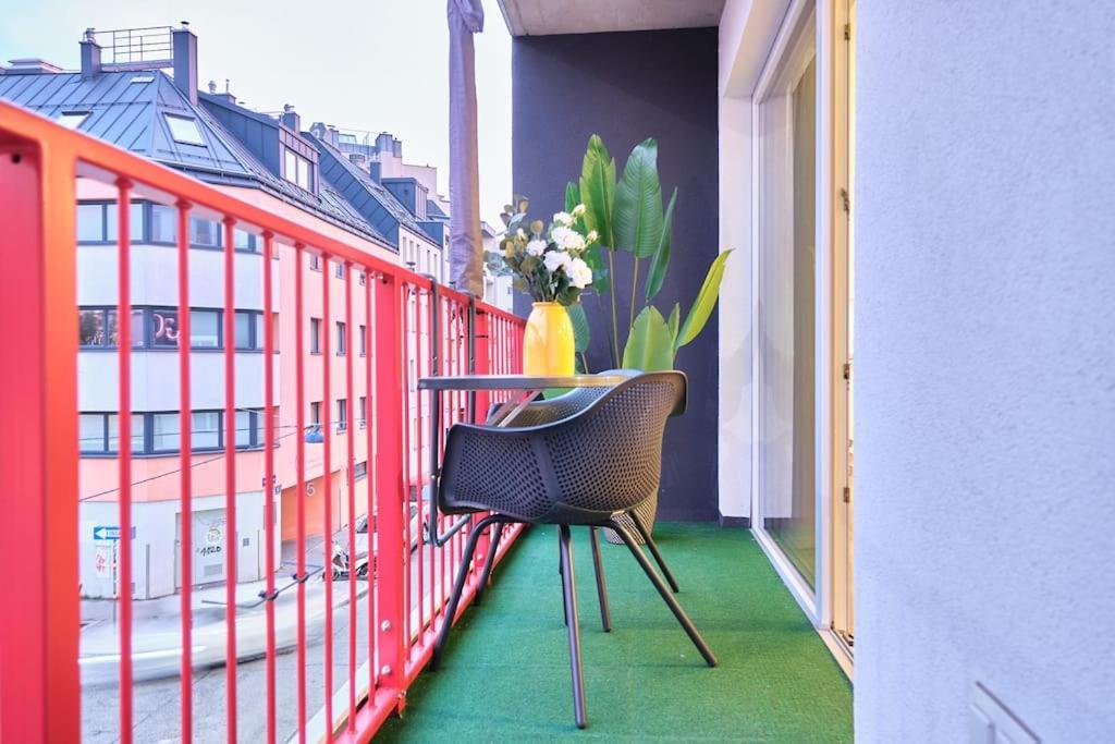 Free Parking I Balcony I 5 Min To Train Station Wien