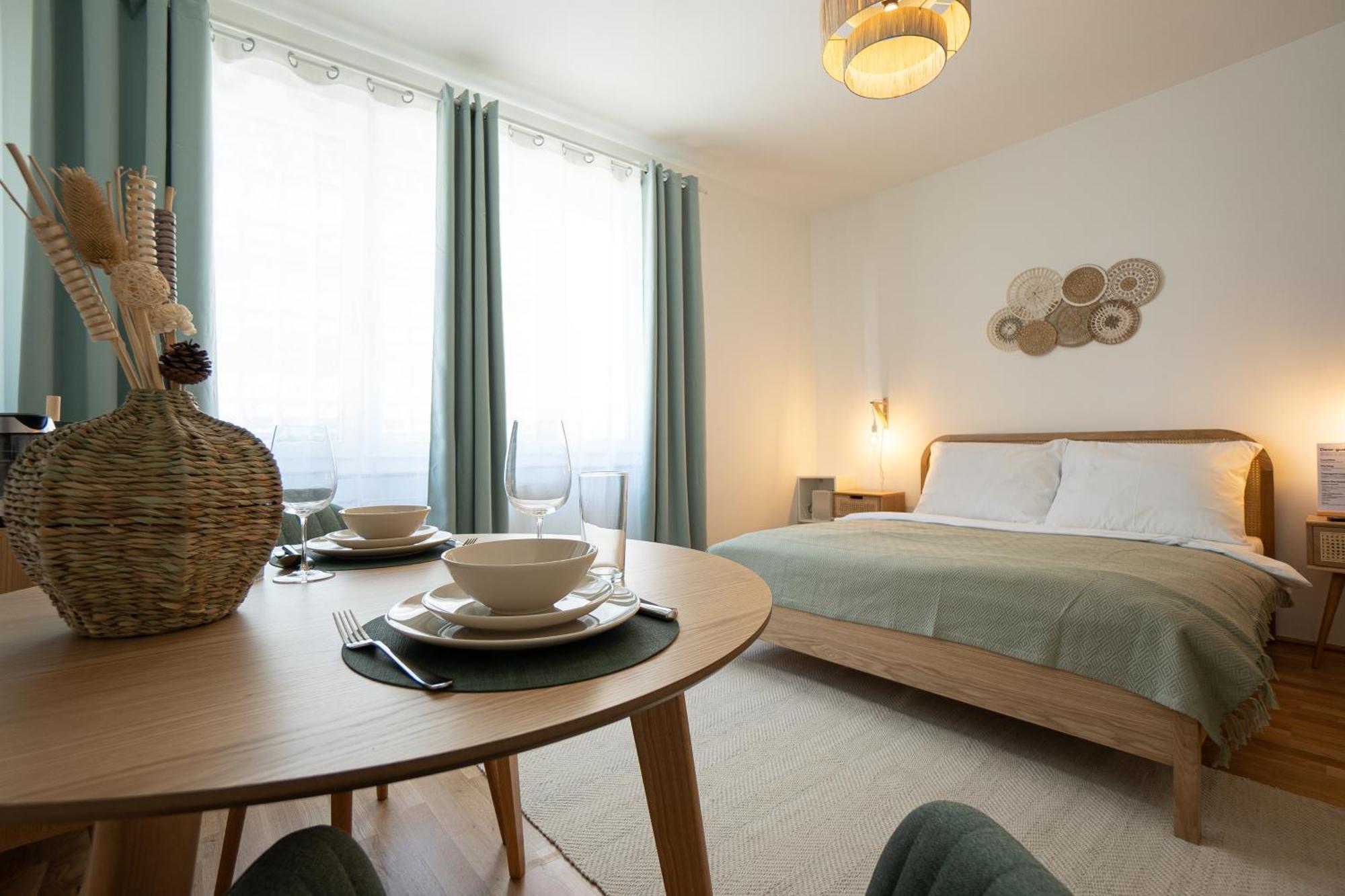 Apartment Bright Modern In Center With A Queen Bed *