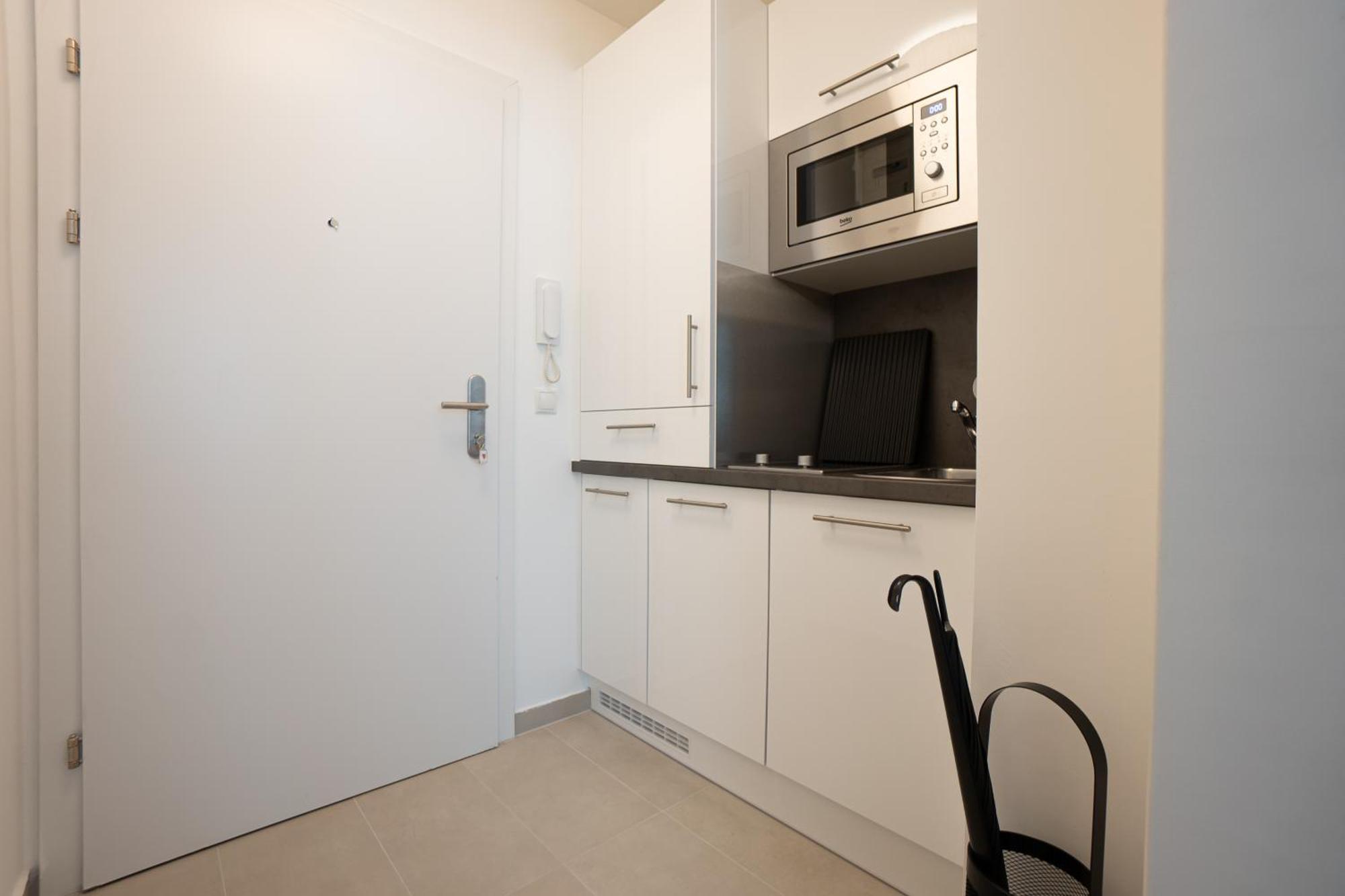 Apartment Bright Modern In Center With A Queen Bed *