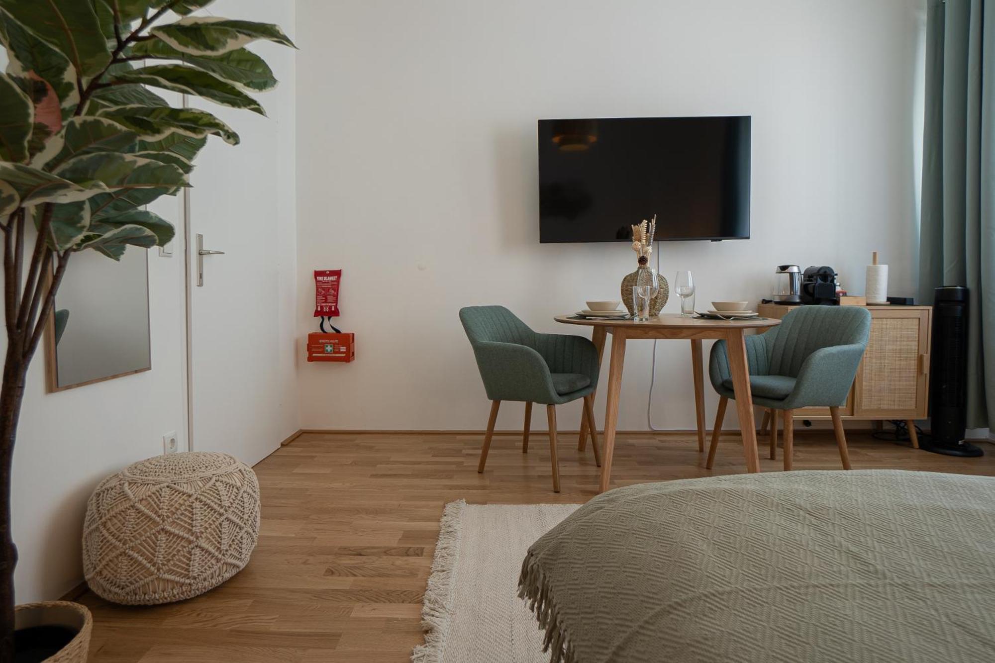 Apartment Bright Modern In Center With A Queen Bed *