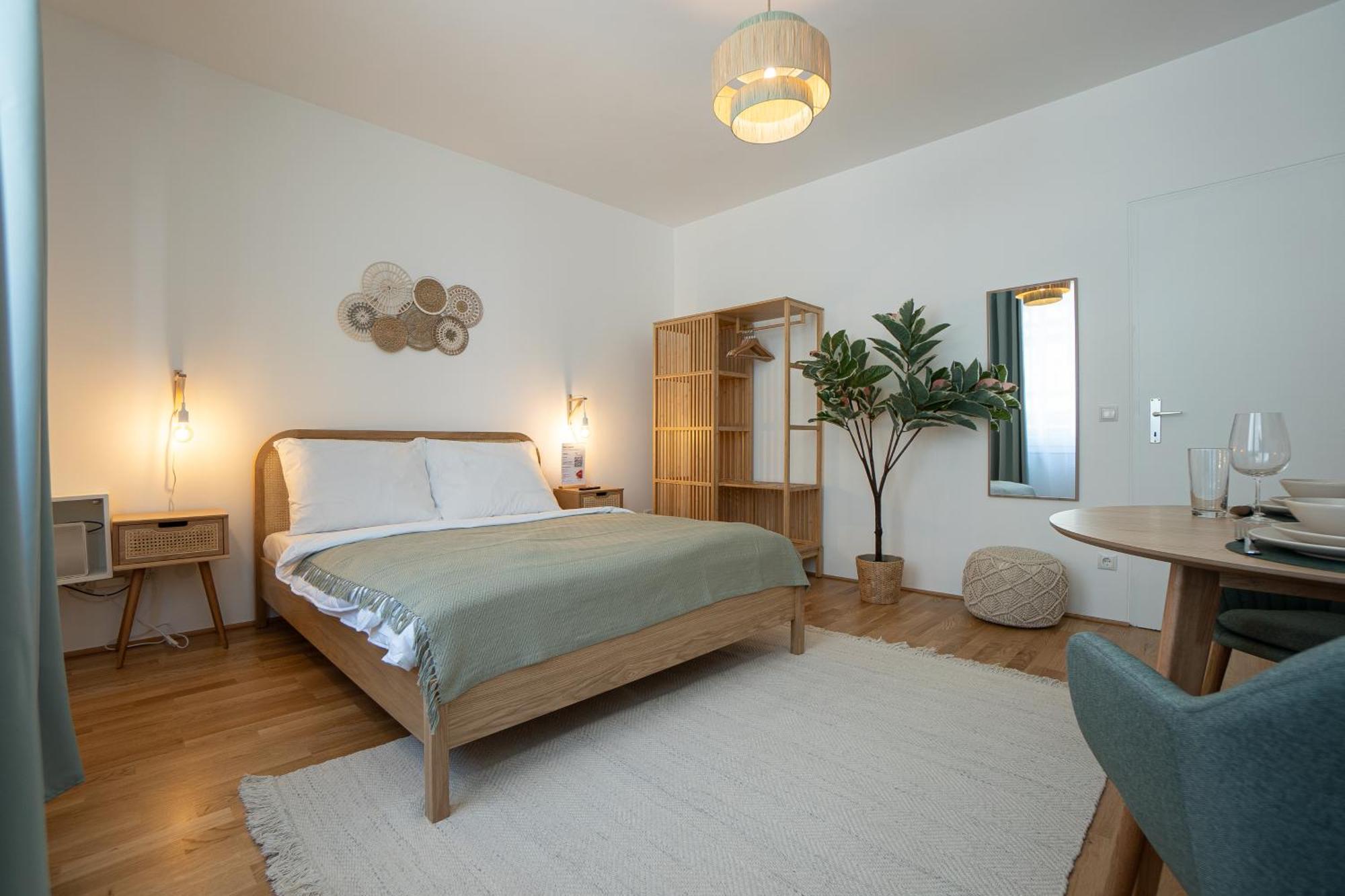 Bright Modern In Center With A Queen Bed * Vienna