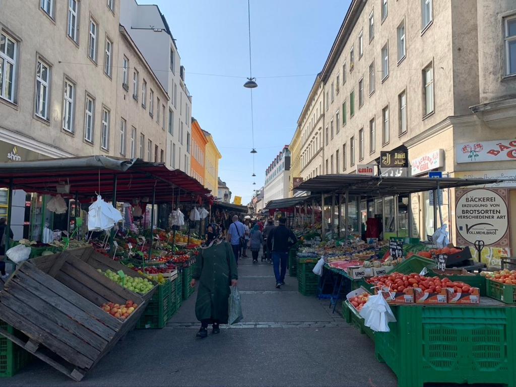 Market Retreat Near Hbh Vienna