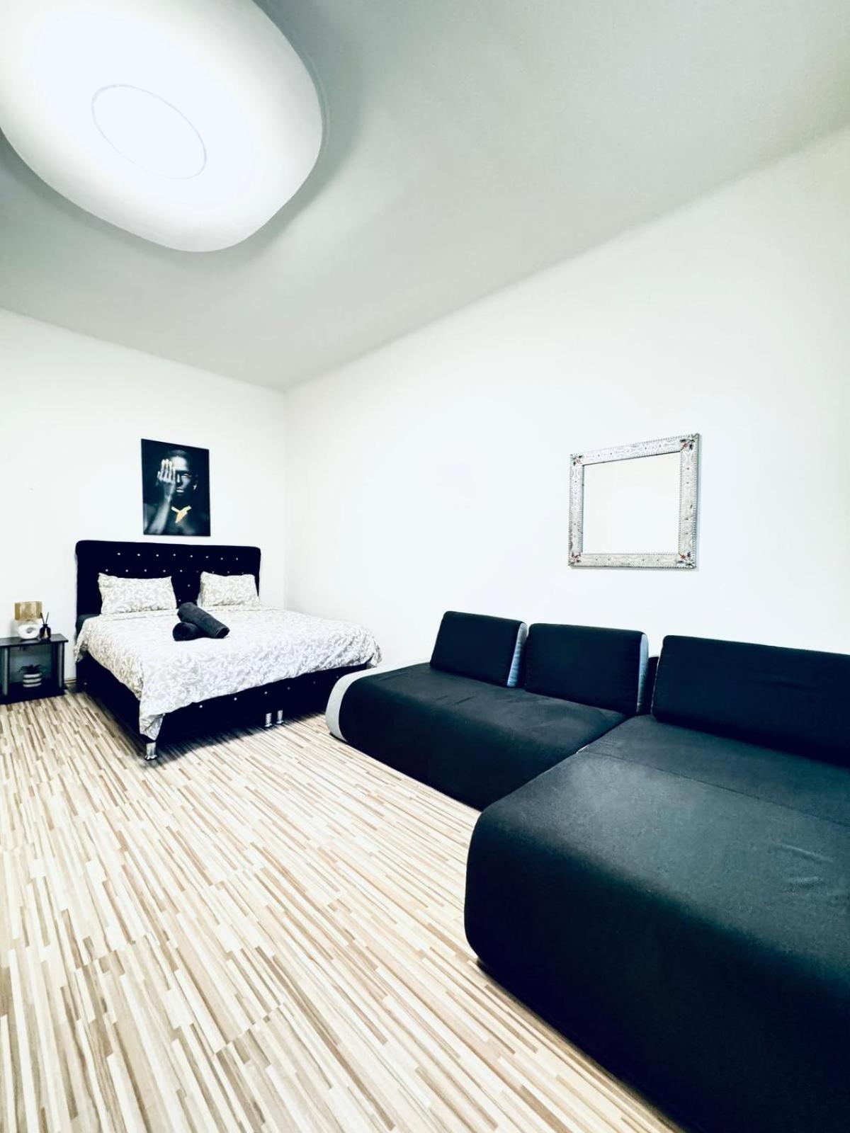 Affordable 2br Apartment, Close To Danube River Apartment *