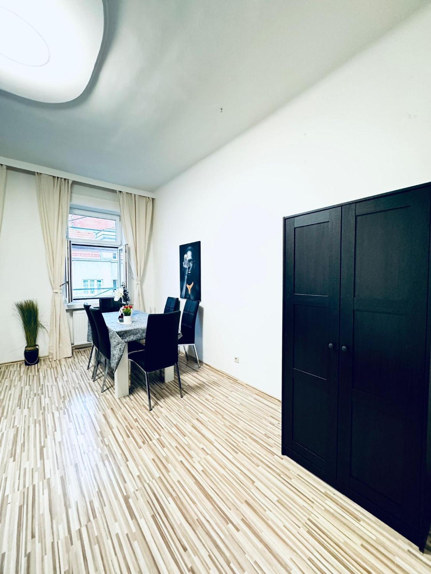 Affordable 2br Apartment, Close To Danube River Apartment *