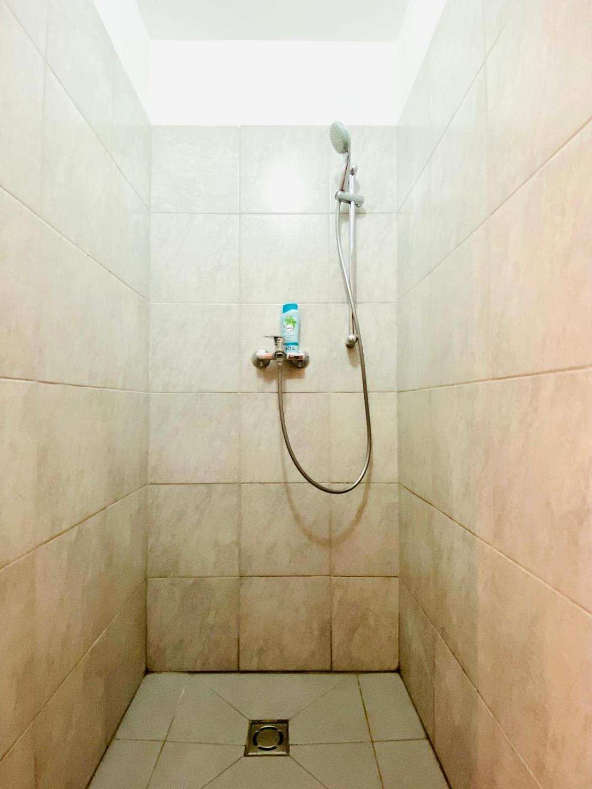 Bright 5br Shared W Great Transport Link Apartment