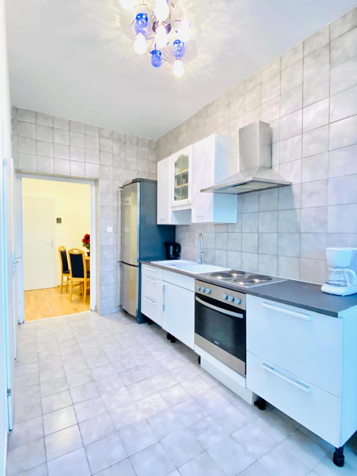 Apartment Bright 5br Shared W Great Transport Link