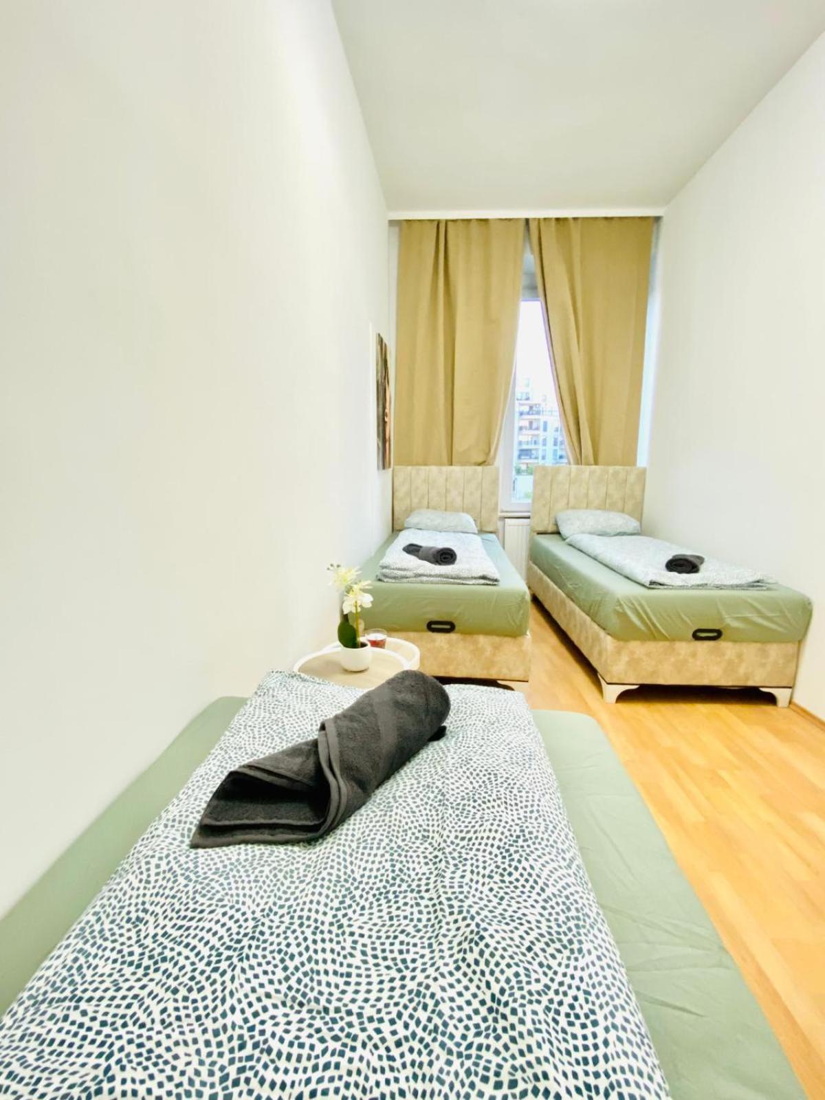 Bright 5br Shared W Great Transport Link Apartment *