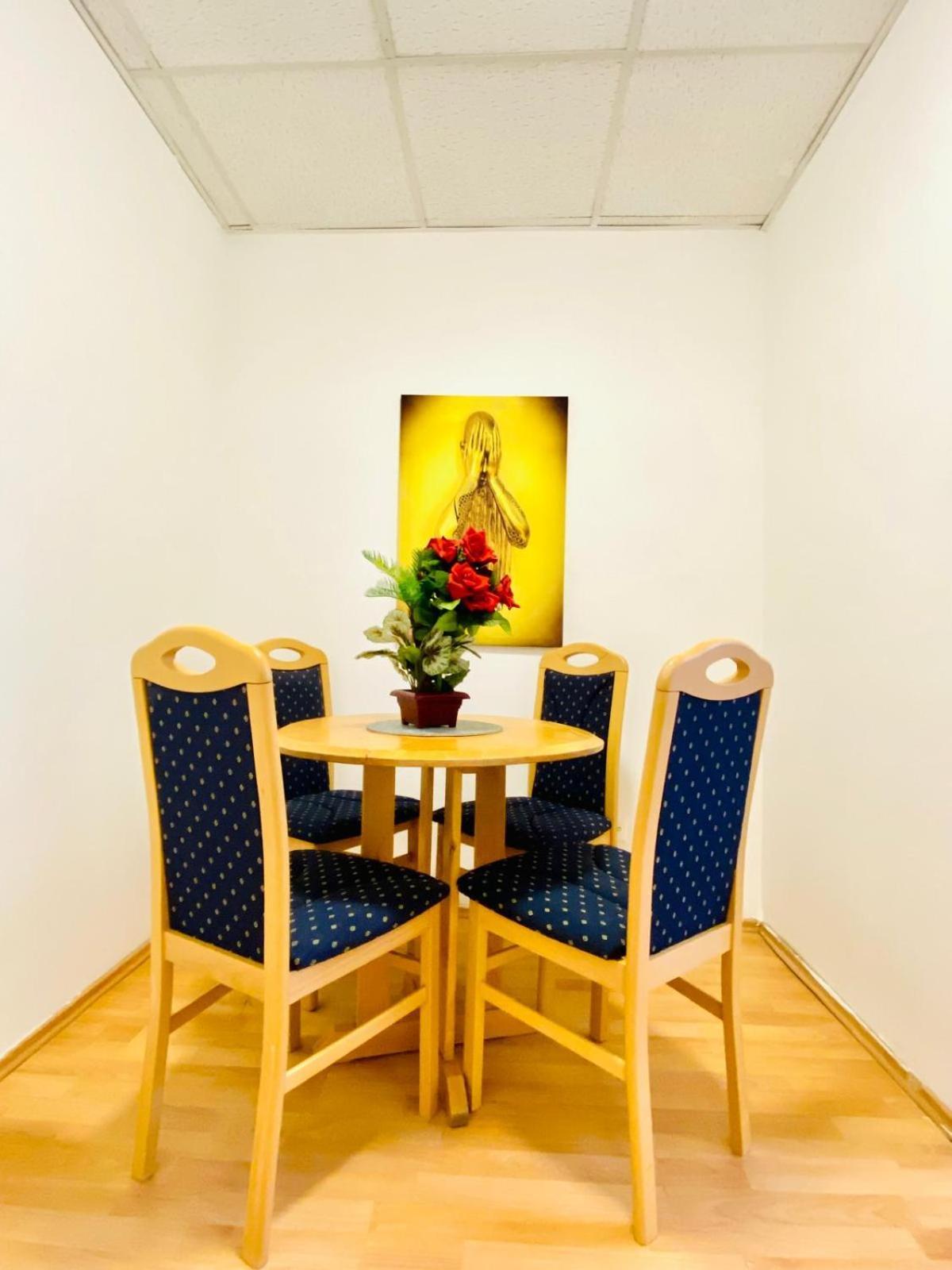 Apartment Bright 5br Shared W Great Transport Link *