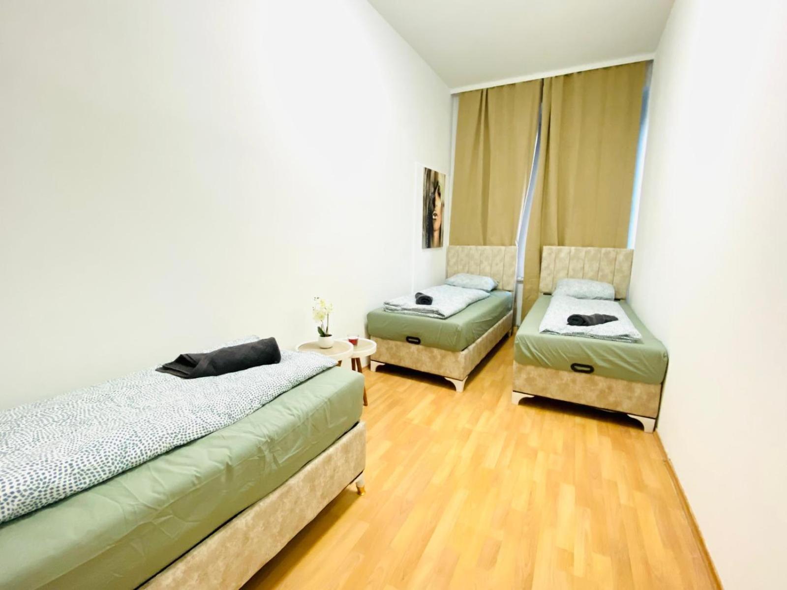 Bright 5br Shared W Great Transport Link *
