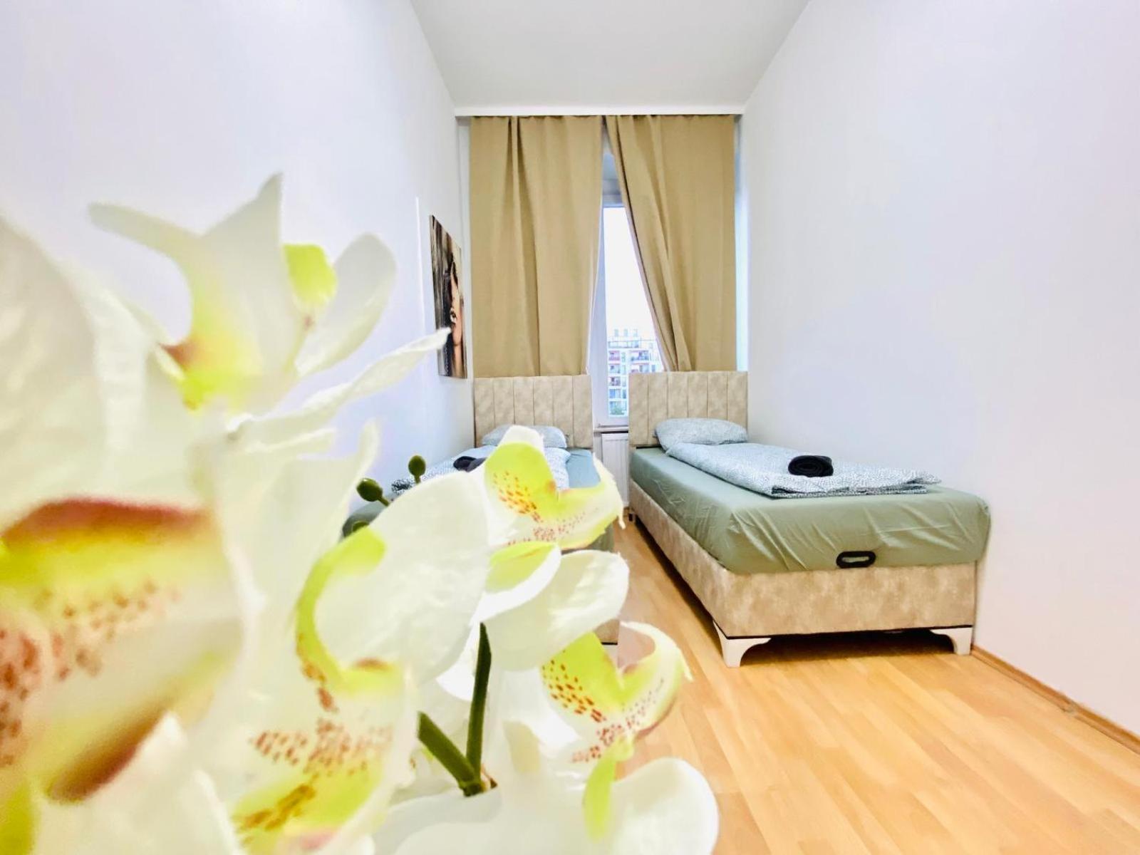 Bright 5br Shared W Great Transport Link Apartment