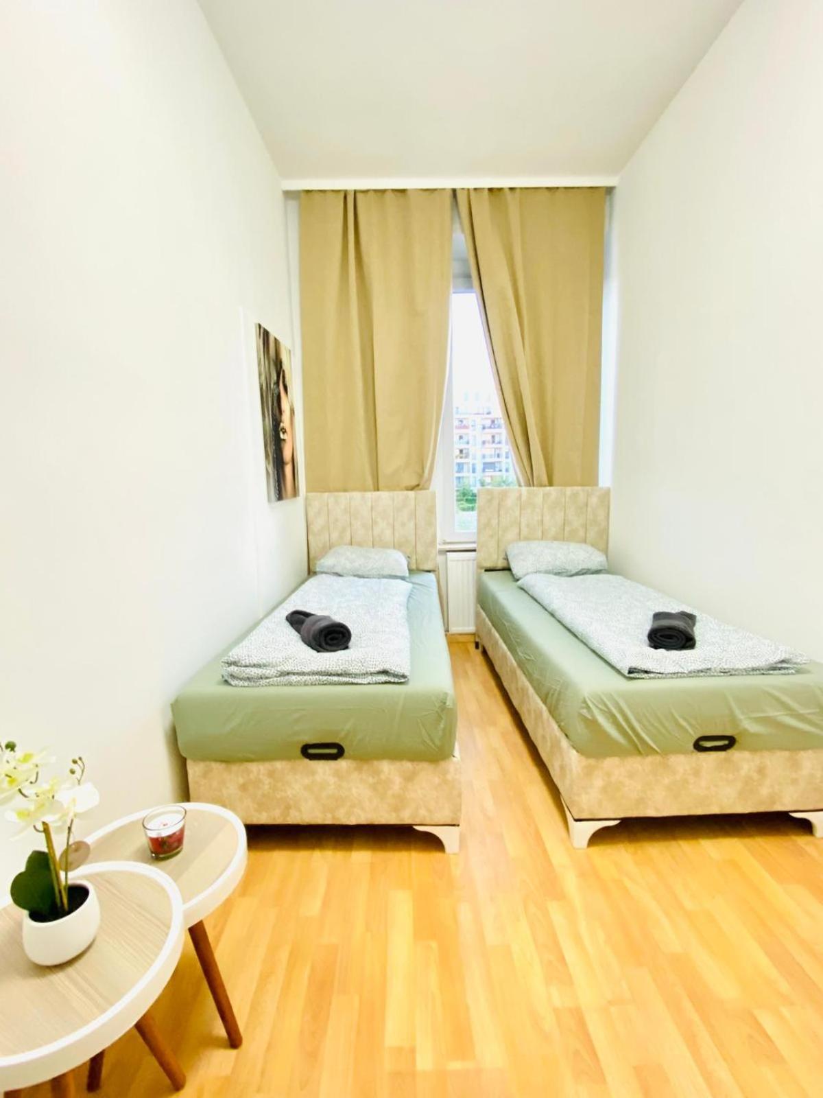 Bright 5br Shared W Great Transport Link *