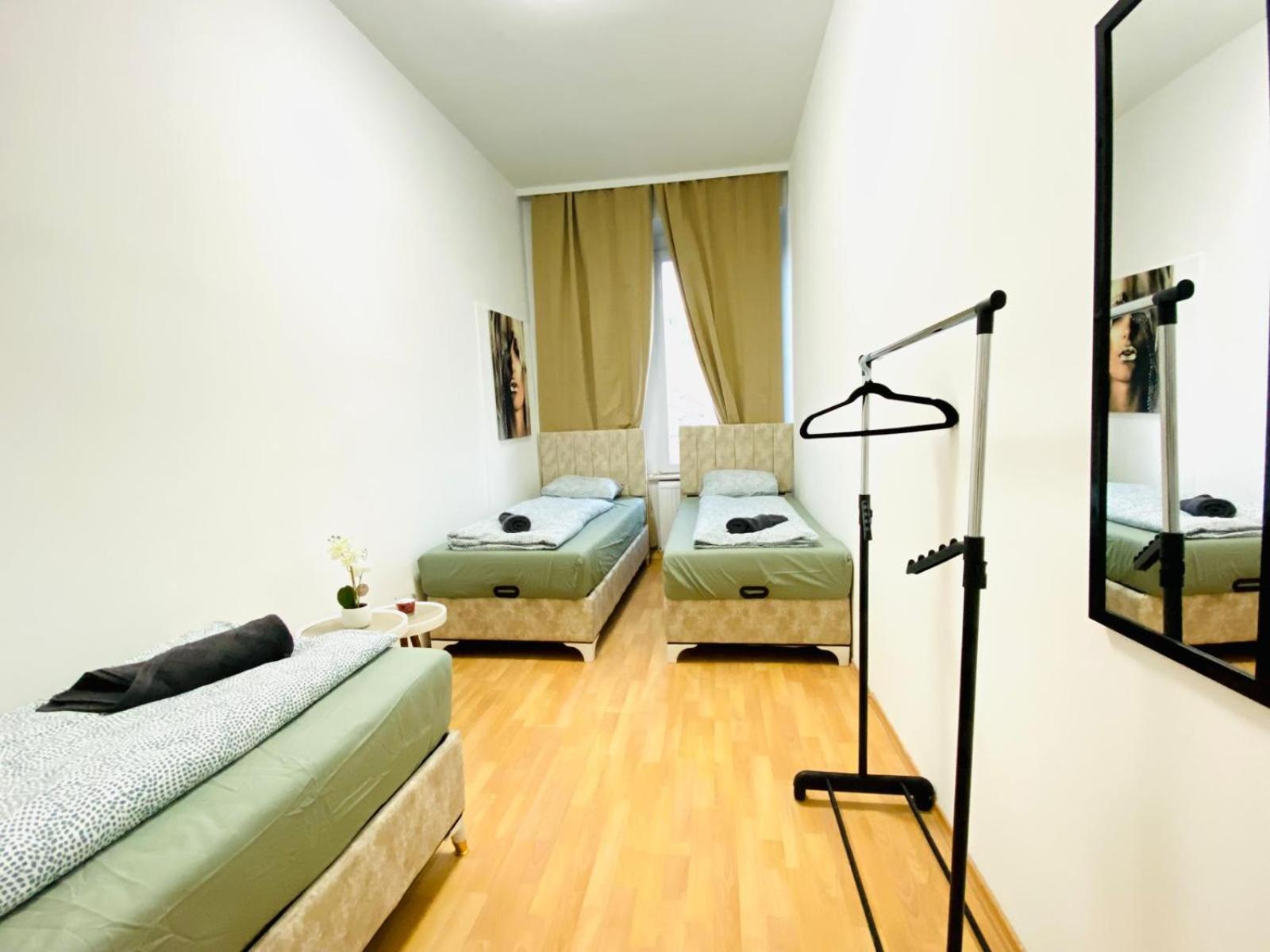 Apartment Bright 5br Shared W Great Transport Link