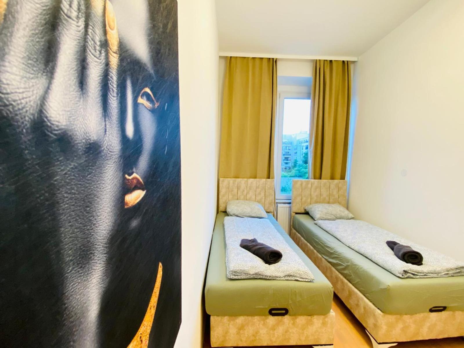 Bright 5br Shared W Great Transport Link Apartment *