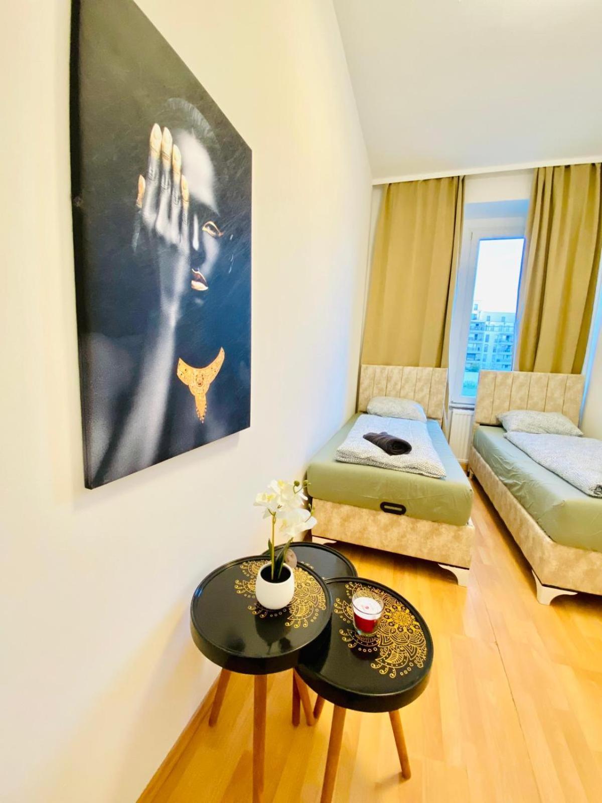 Apartment Bright 5br Shared W Great Transport Link *